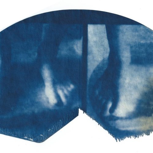 Les pieds d'Hadrien au Louvre, Cyanotype sur filtre à café, 2020